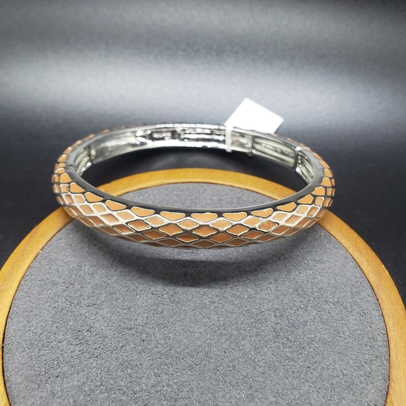 Lia Sophia Bangle 💕 - Picture 6 of 7